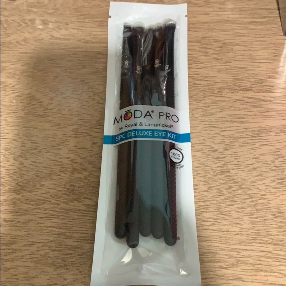 Eye brushes